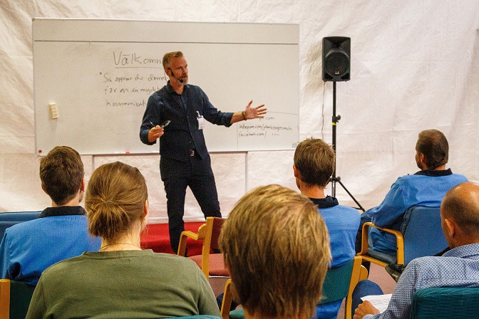 Johan Berger är inspiratör, coach, föreläsare, handledare och författare